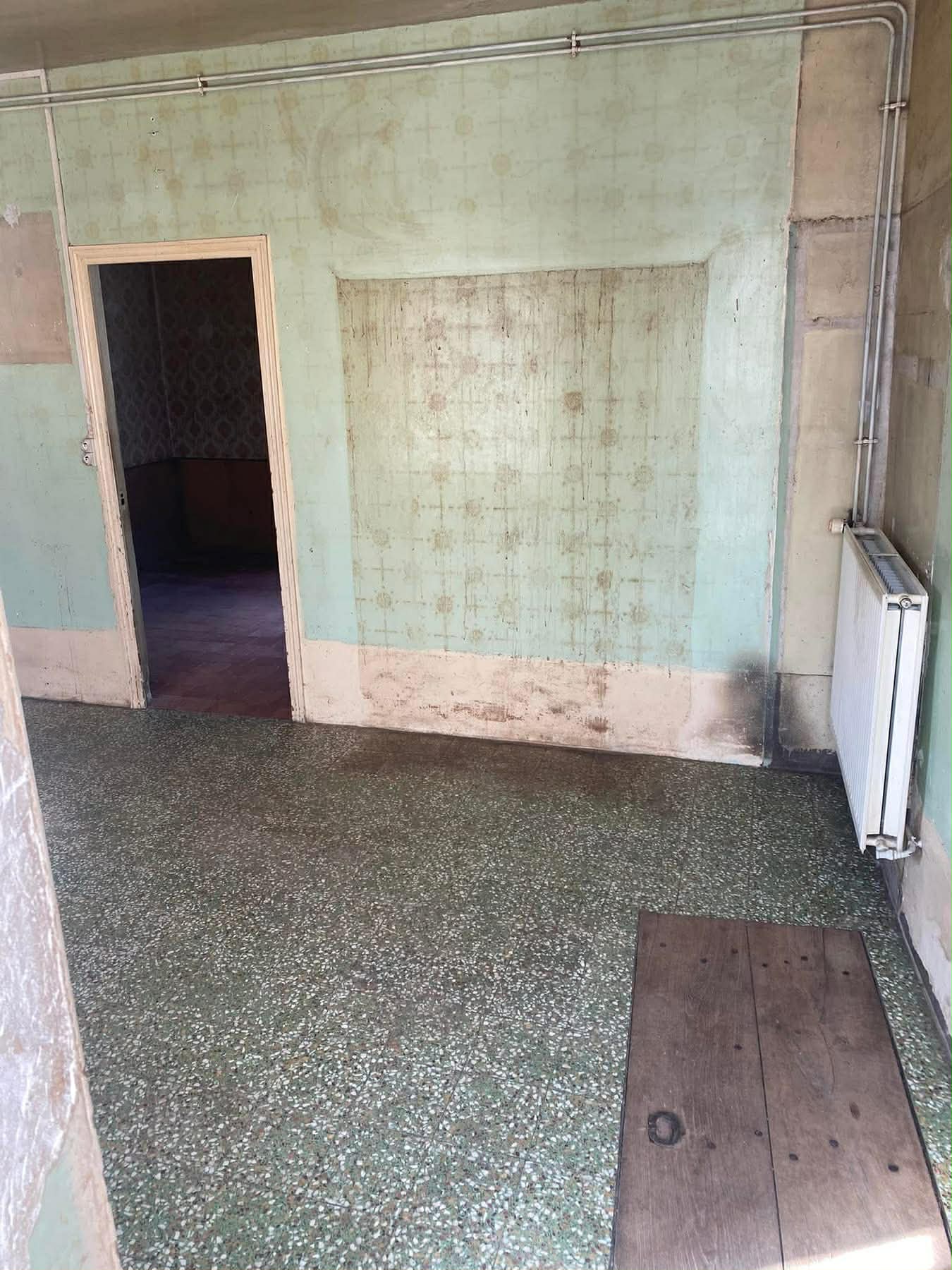 Après débarras appartement - pièce vidée