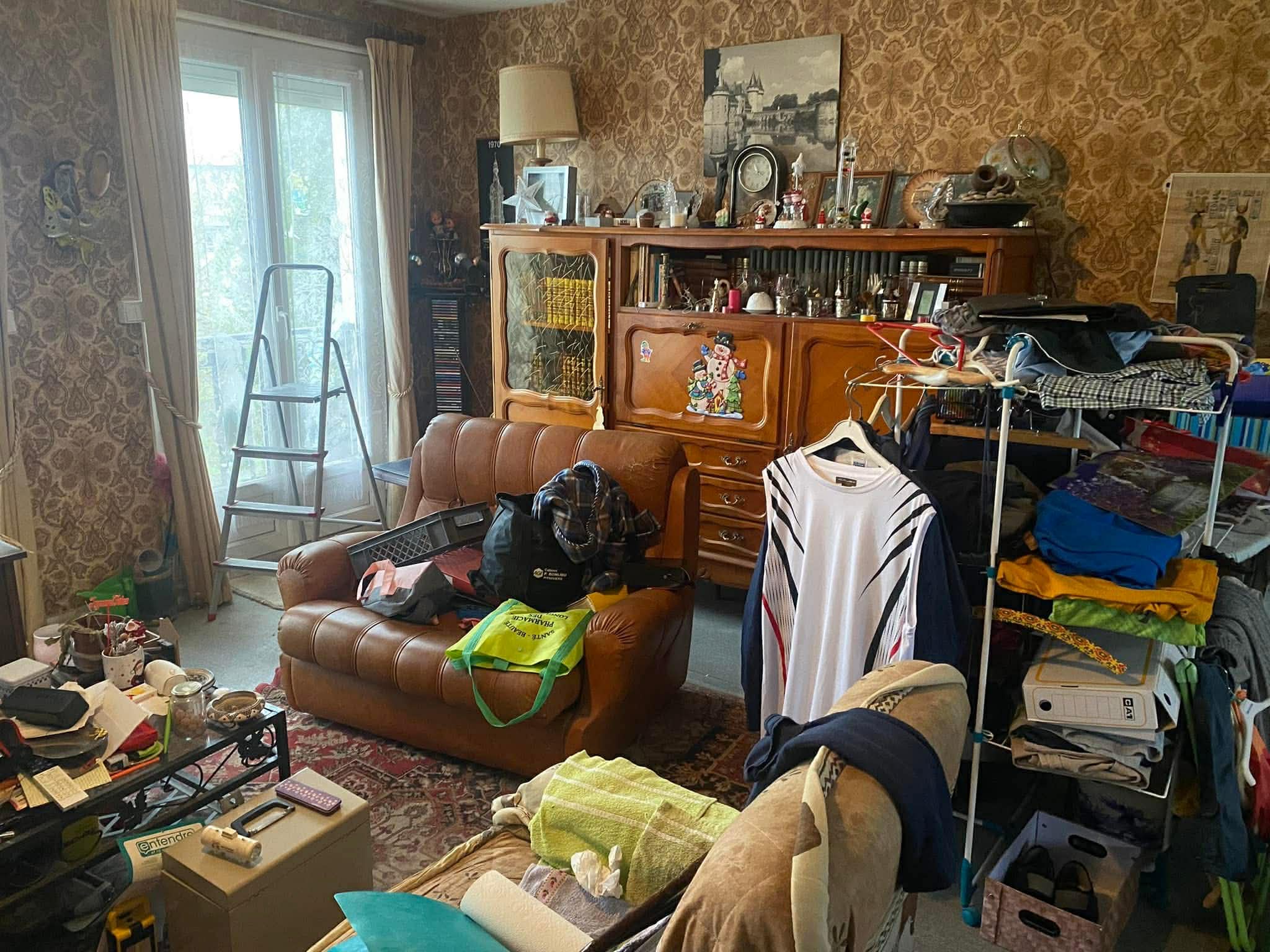 Avant débarras garage encombré